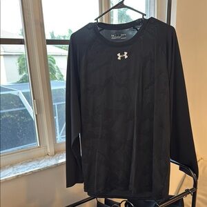 Under Armour Black camouflage Long Sleeve Tee